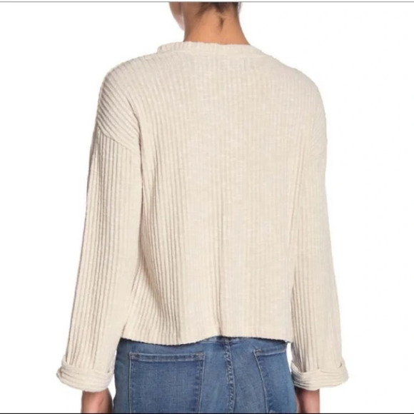 Code x Mode Long Sleeve V-Neck‎ Sweater - Picture 2 of 11